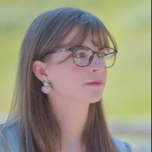 Valerie - Prof d'anglais - Saxon