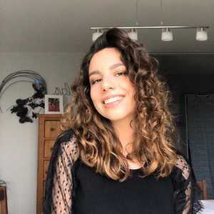 Emma - Prof de biologie - Égly
