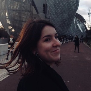 Louise - Prof d'architecture - Écouflant