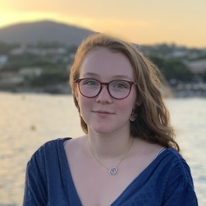 Nora - Prof de maths - Dour