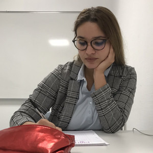 Célia - Prof de maths - Méru