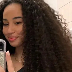Lena - Prof de biologie - Paris