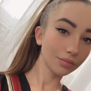 Laura - Prof de français - Fraisses