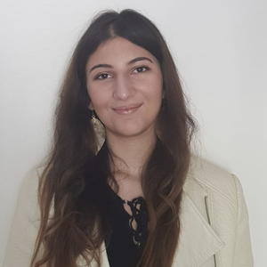 Lina - Prof de maths - Cergy