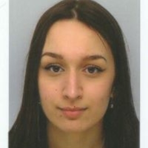 Kenza - Prof d'économie - Annezin
