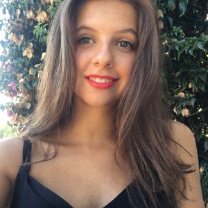 Léa - Prof d'anglais - Écrouves
