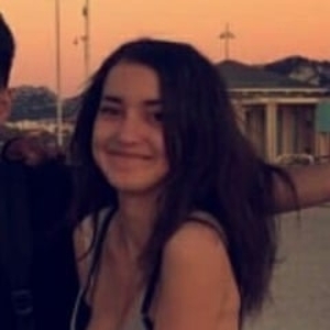 Amina - Prof de maths - Marseille