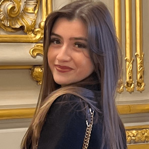 Lara - Prof de français - Ans