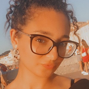 Yasmine - Prof d'aide à la rédaction de cv - lettre de motivation - Ris-Orangis