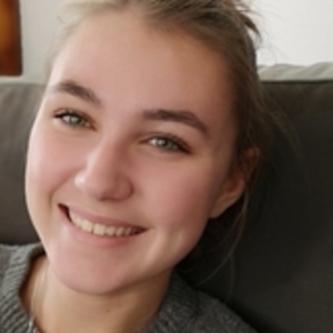 Manon - Prof de français - La Couronne