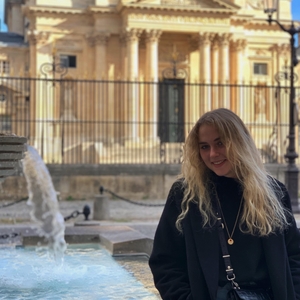 Sarah - Prof d'économie - Paris