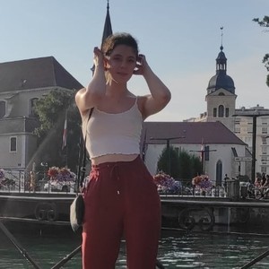 Romane - Prof d'histoire - Paris 12e