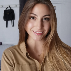 Emmanuelle - Prof de droit des affaires - Paris
