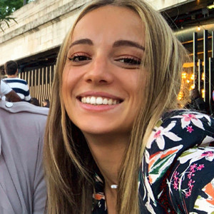 Julie - Prof de droit pénal - Paris