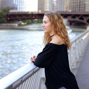 Laura - Prof d'aide à la rédaction de cv - lettre de motivation - Genay