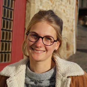 Julie - Prof d'aide aux devoirs - Chanonat