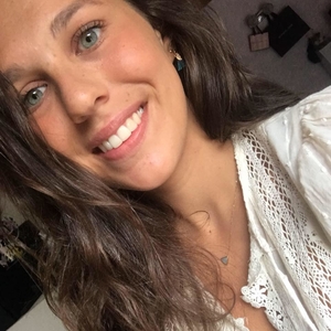 Lena Marseille 6e Bouches Du Rhone Etudiante En Ecole De Commerce Sortant D Une Classe Preparatoire Je Suis Disponible Pour Aider Votre Enfant A Faire Ses Devoirs