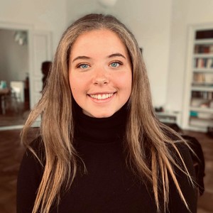Julie - Prof d'économie - Paris