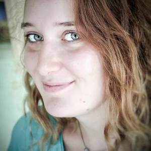 Julie - Prof de biologie - Brou