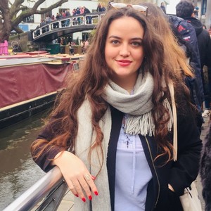 Jade - Prof de biologie - Paris