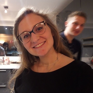 Julie - Prof de maths - Luc-sur-Mer