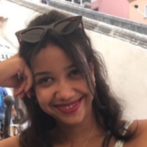 Yelena - Prof d'économie - Paris