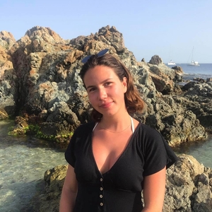 Julie - Prof de maths - Biot