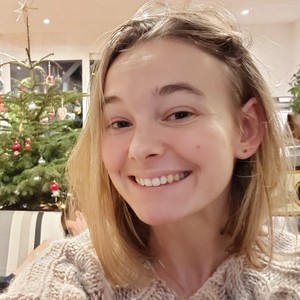 Julie - Prof de physique - chimie - Paris
