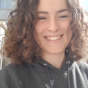 Karlyne - Prof de maths - Jaunay-Clan