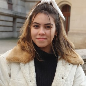Angelique - Prof de maths - Montreuil