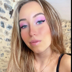 Flora - Prof de maths - Cergy