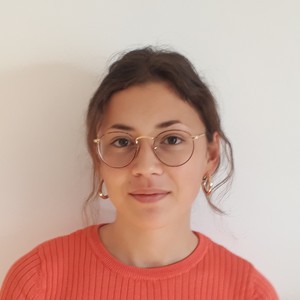Julie - Prof de physique - chimie - Champs-sur-Marne