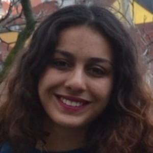 Lina - Prof d'économie - Paris