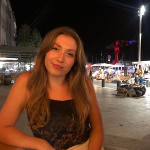 Inès - Prof de maths - Lille
