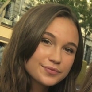 Lucie - Prof d'économie - Paris