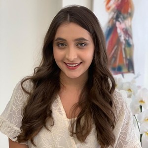 Maria - Prof de marketing - Paris