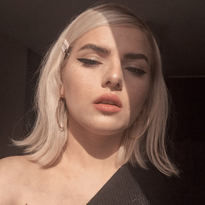 Lily - Prof d'histoire de la mode - Lille