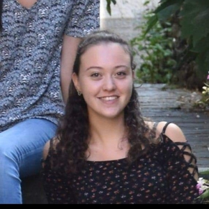 Chloé - Prof d'aide aux devoirs - Ercé-en-Lamée