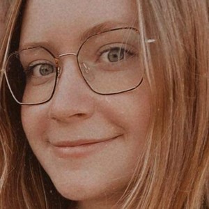 Laura - Prof d'histoire - Écully