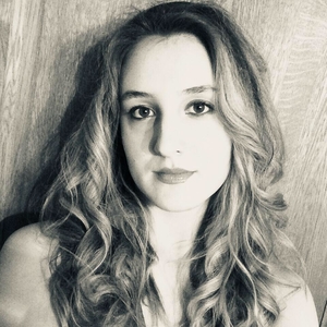 Alyona - Prof d'histoire - géo - Lyon