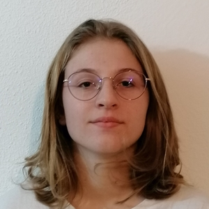 Amandine - Prof d'histoire - géo - Pau