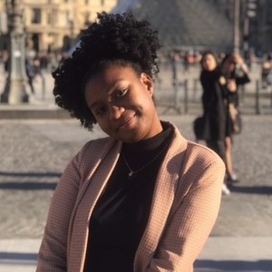 Amina - Prof d'économie - Annecy