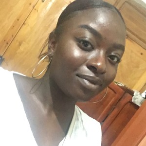 Aya - Prof de biologie - Paris