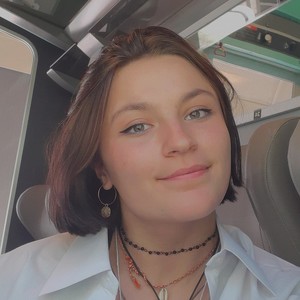 Léa - Prof d'anglais - Bron