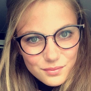 Julie - Prof de maths - Pierreval