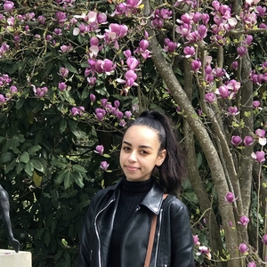 Dounya - Prof de français - Angers