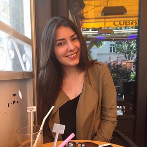 Laura - Prof de portugais - Paris