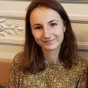 Alice - Prof d'économie - Paris