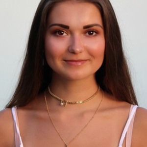 Romane - Prof de français - Bonnelles