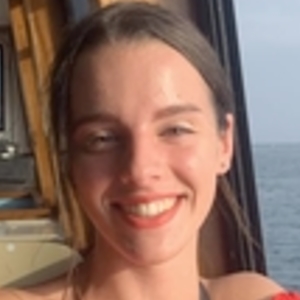 Célia - Prof d'économie - Claye-Souilly